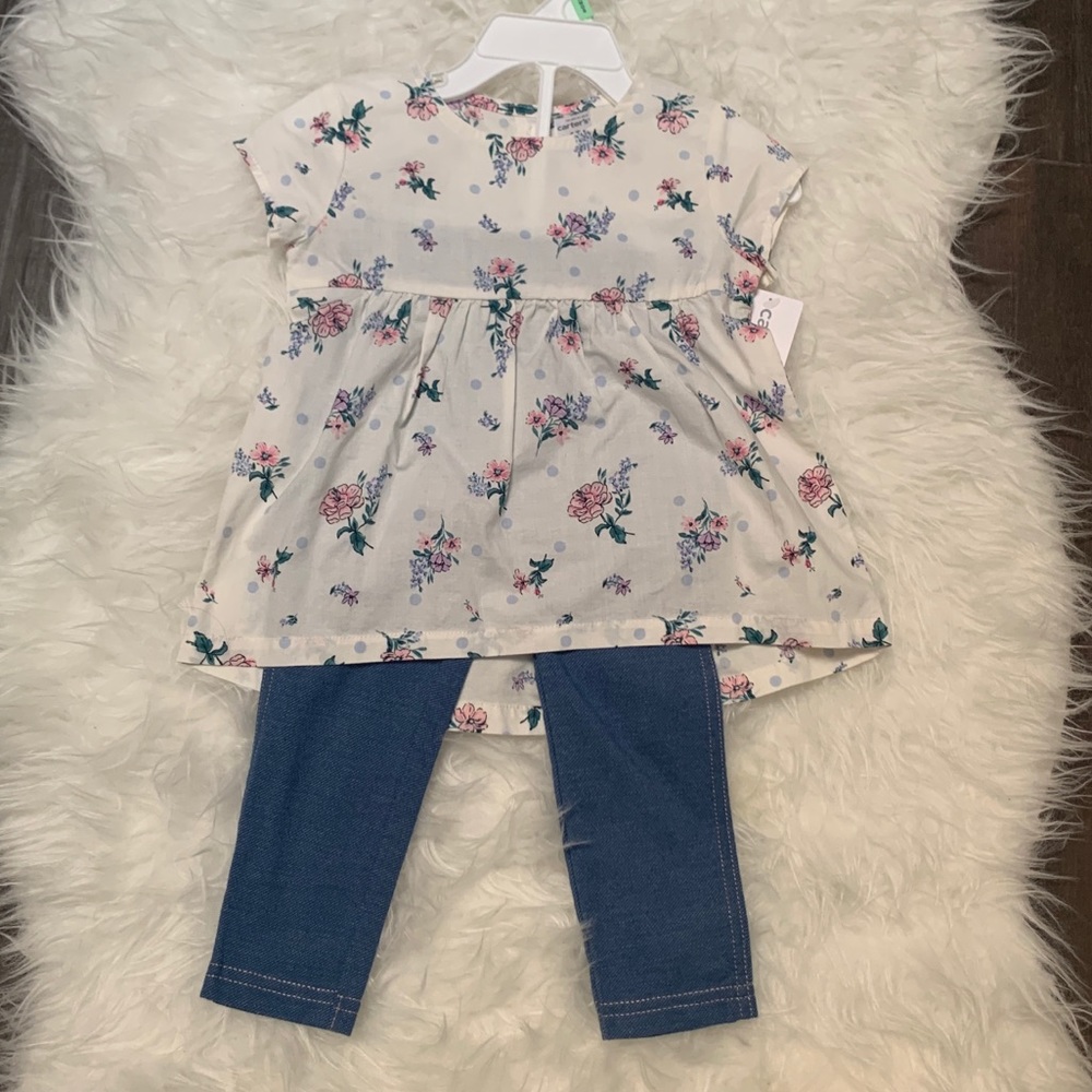 Short sleeve floral top with denim leggings